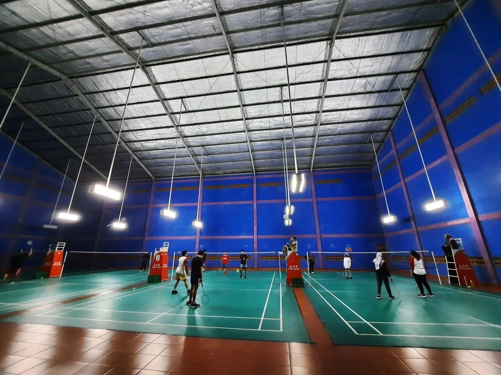 lapangan badminton indoor