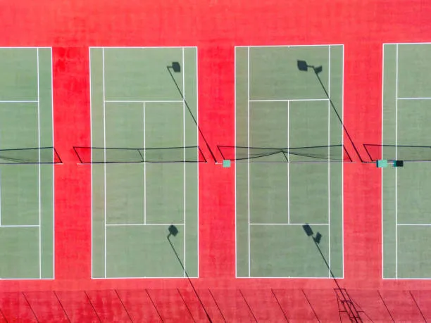 perbandingan indoor vs outdoor pickleball